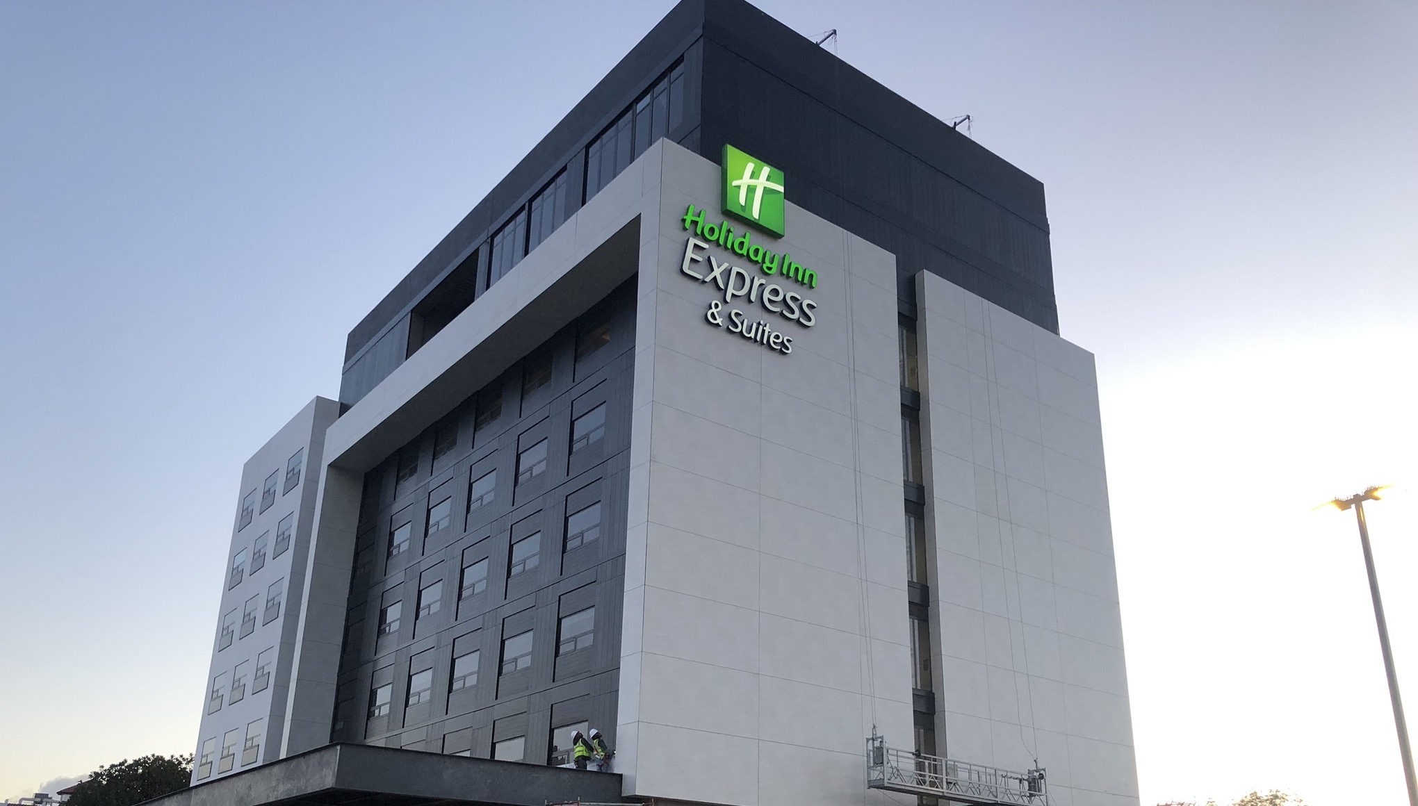 Holiday Inn Express & Suites 2019-2